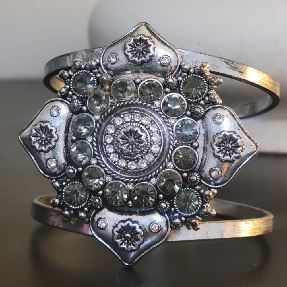 EXPRESS Cuff